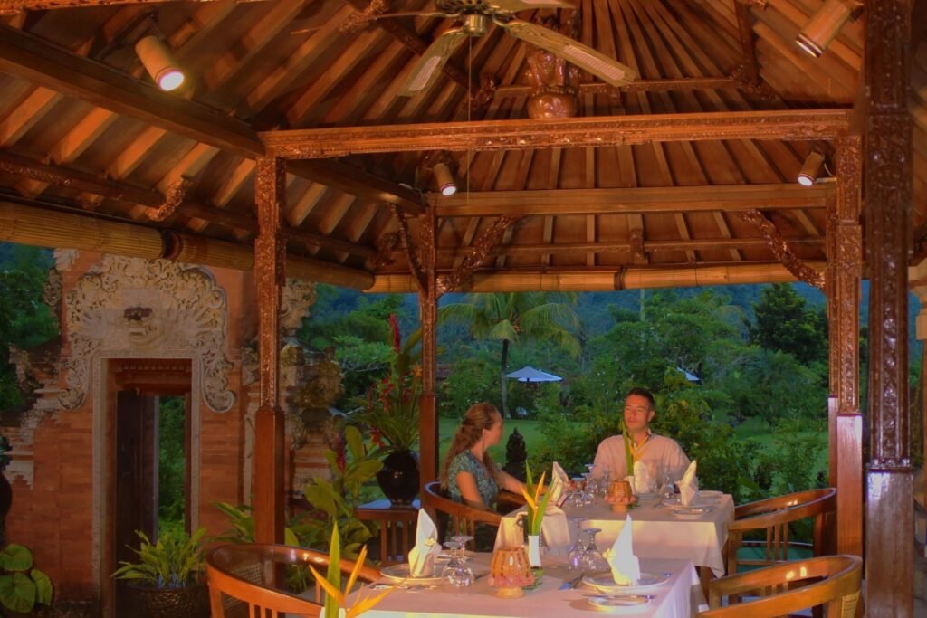 dining main slide 3