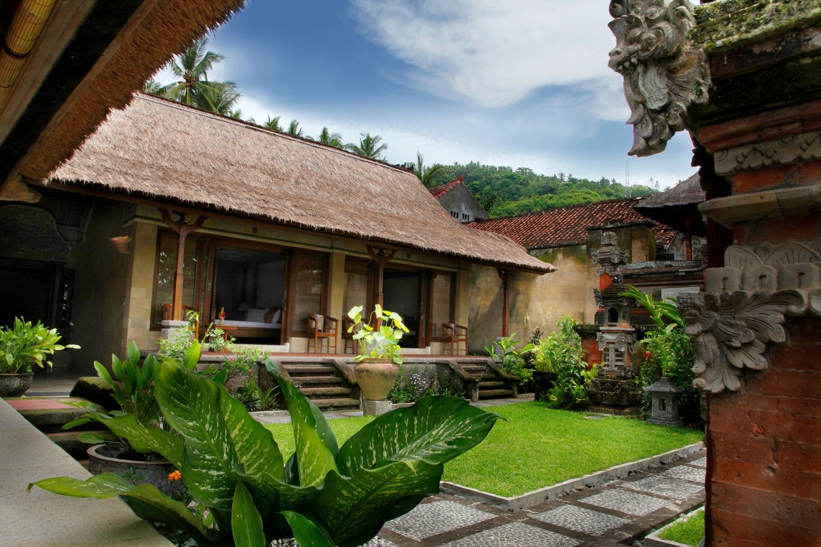 villa main slide 1