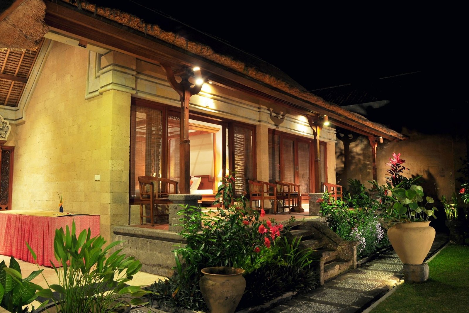 villa main slide 4